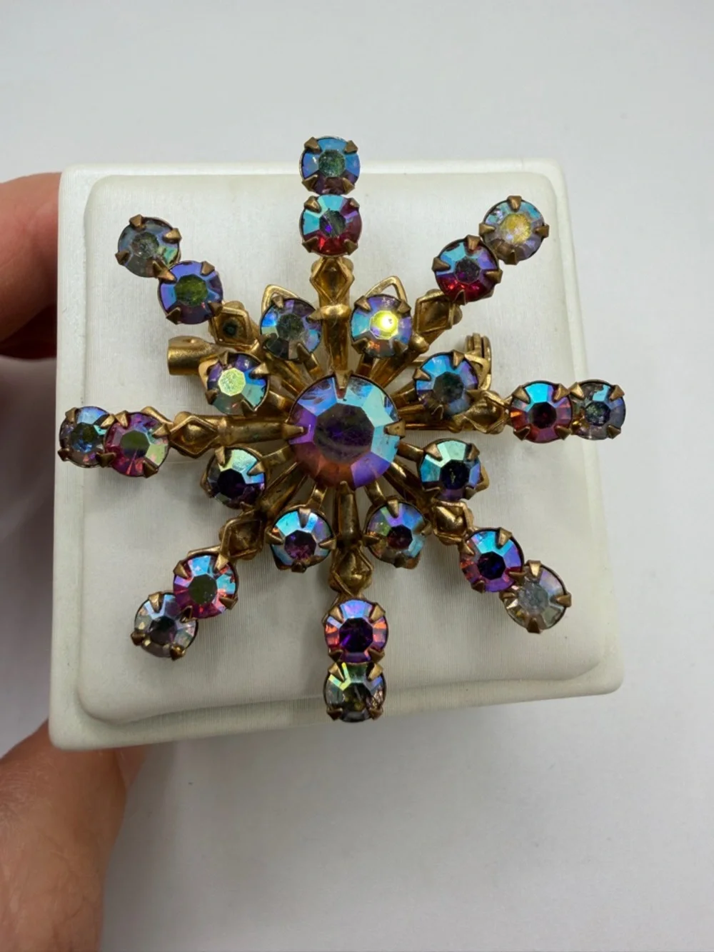 Vintage Aurora Borealis Rhinestone and‎ Antiqued Gold tone Brooch/Pin!
